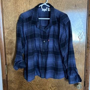 Levi’s Cropped Flannel Shirt